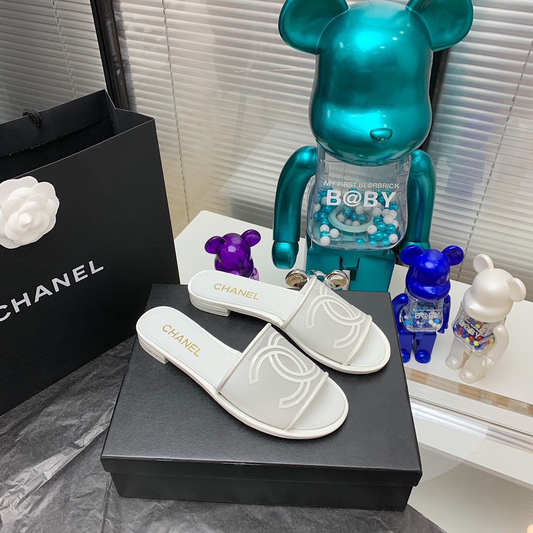 Ch*el slippers 32