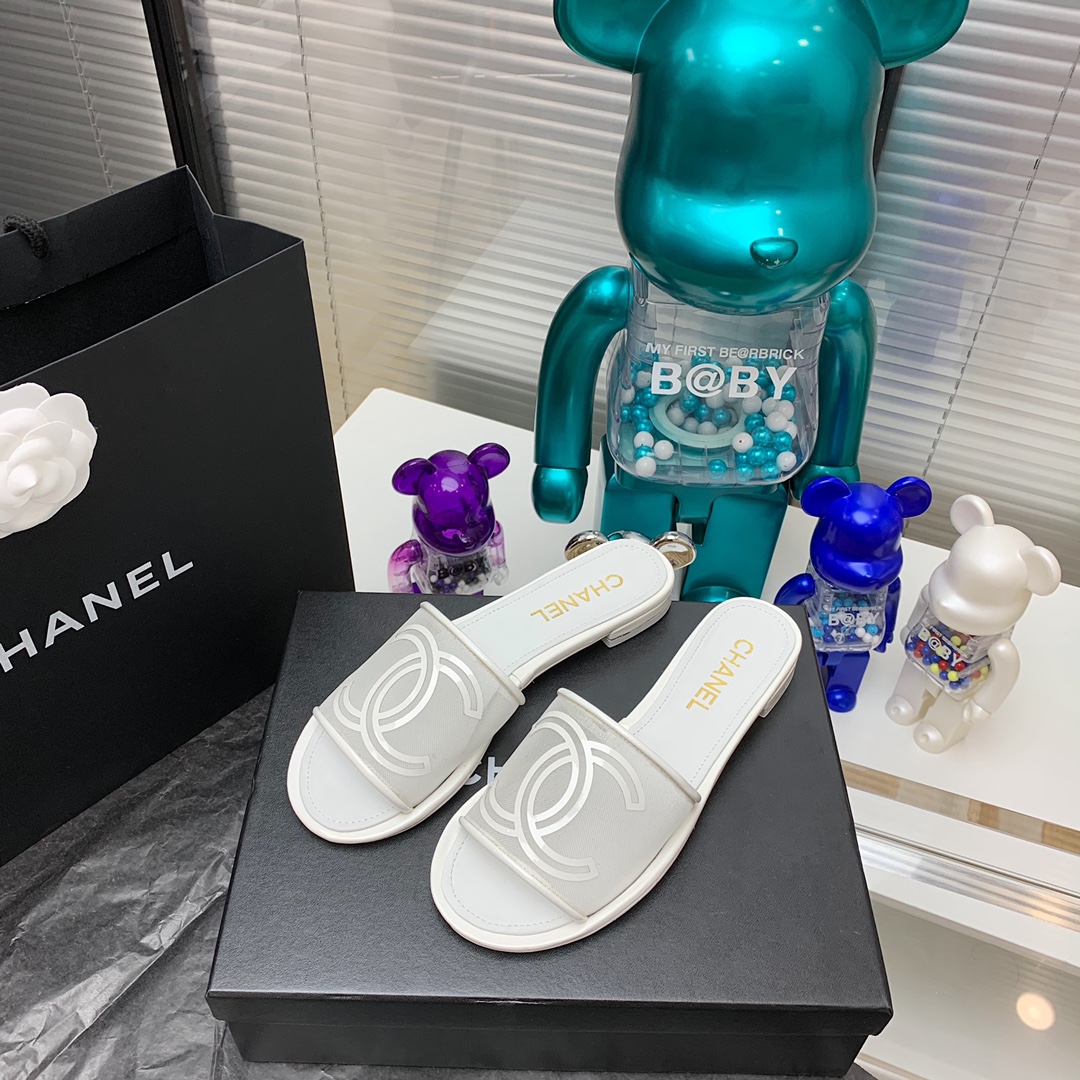 Ch*el slippers 32
