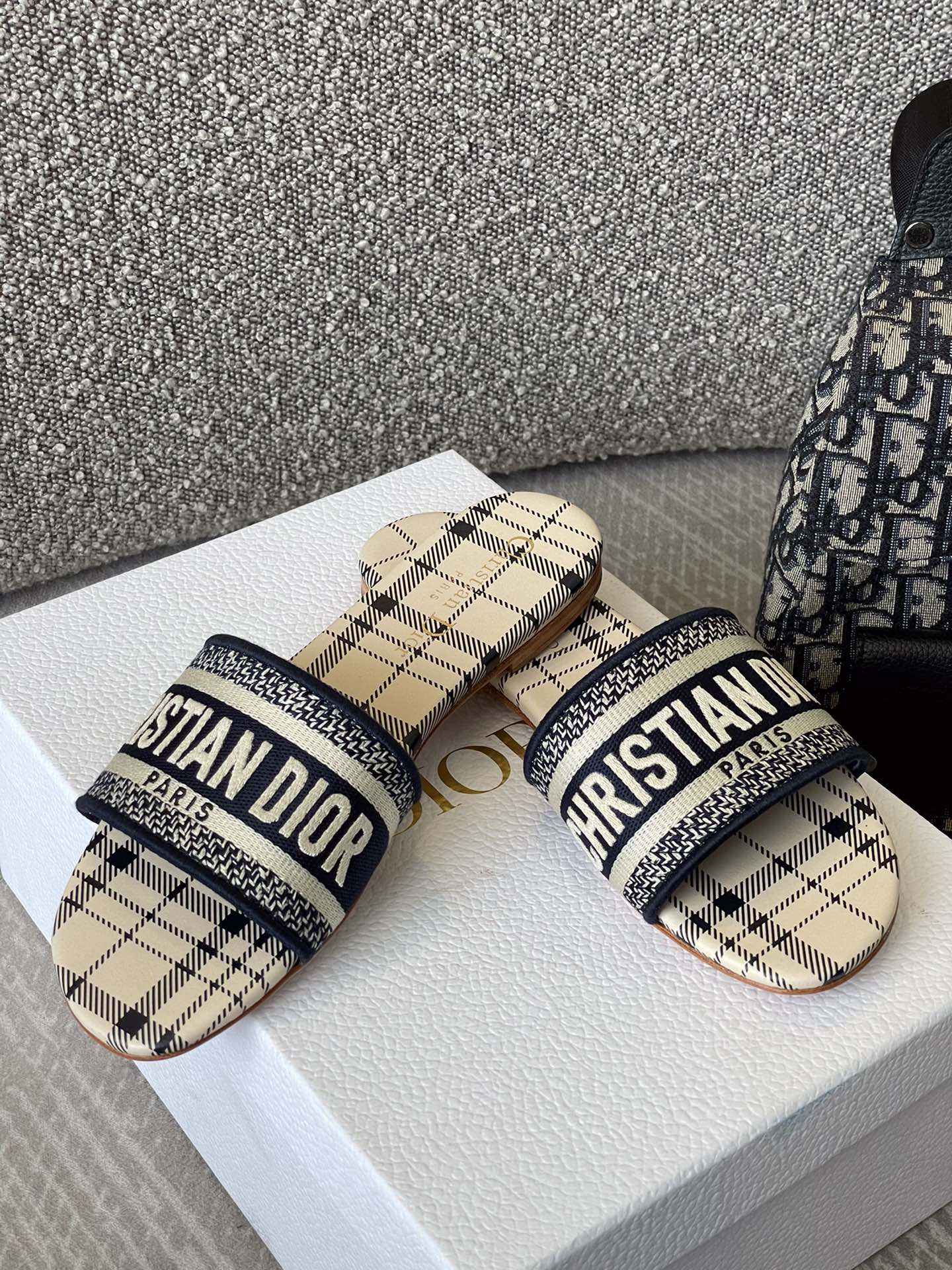 D*or slippers 5