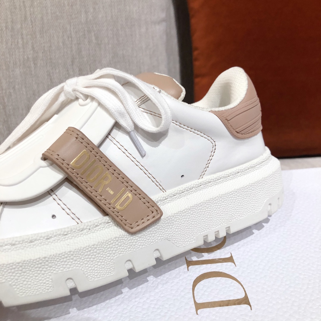 D*or sneakers 67